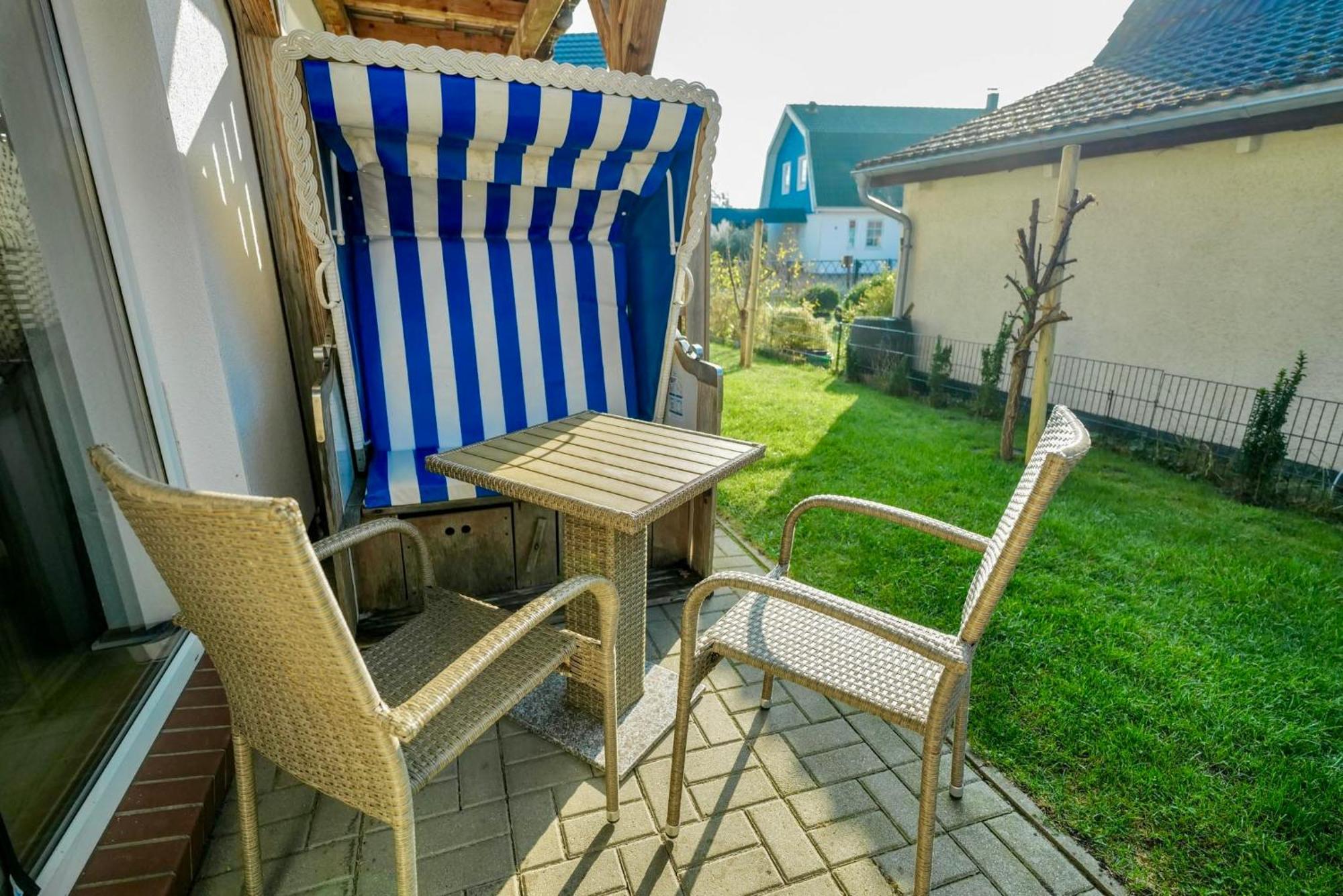 Ferienwohnungen Meerfarbig Zingst - Haustierfrei -Terrasse Mit Strandkorb Oder Balkon - E-Ladesaeule - Parkplatz - Wlan - Fahrradschuppen - Waschtrockner - Ruhig Und Zentral - Nichtraucher Exterior foto